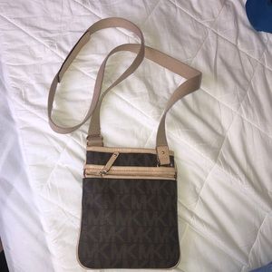 Michael kors crossbody purse